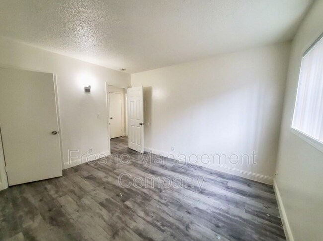 Building Photo - 441 S Dearing Ave