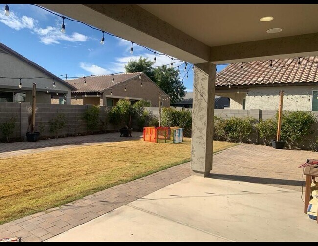 Foto del edificio - 2217 W Betty Elyse Ln