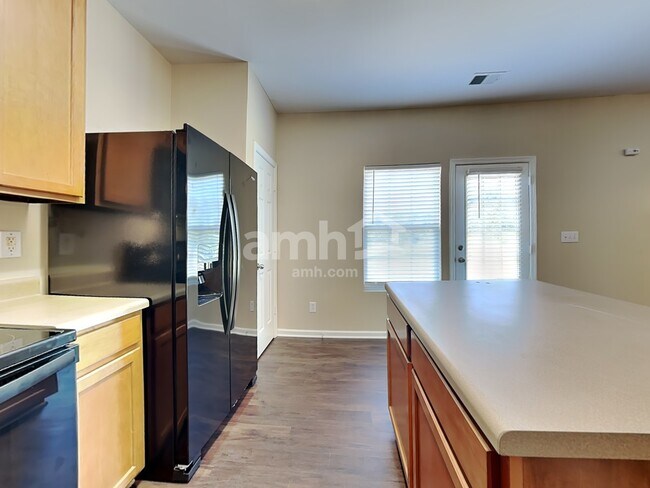 Foto del edificio - 4640 Lauren Woods Ct