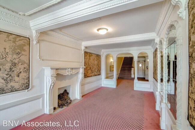 Building Photo - 1355 Bay St