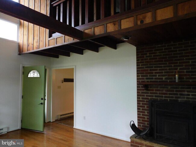 Building Photo - 229 Sunset Ln