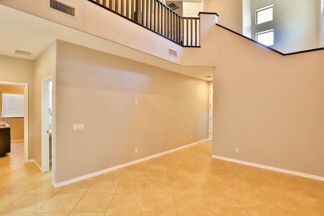 Foto del edificio - 1344 E Belmont Ave