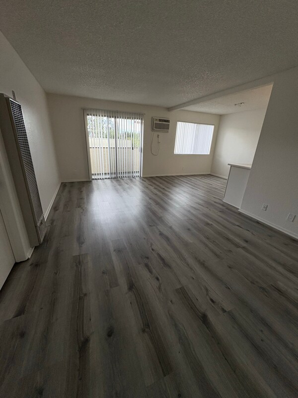 Foto principal - 6925 Haskell Ave