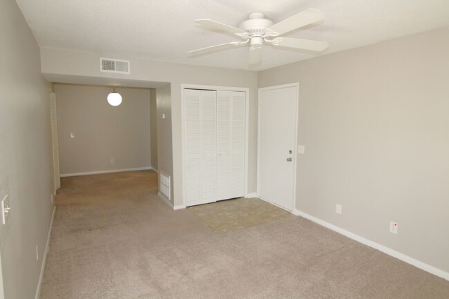 Building Photo - (Coming Soon) 2 Bedroom Condo In South Park!