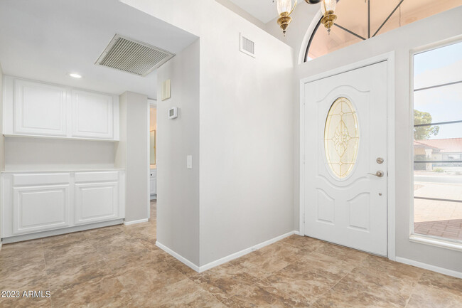 Foto del edificio - 14606 W Ravenswood Dr