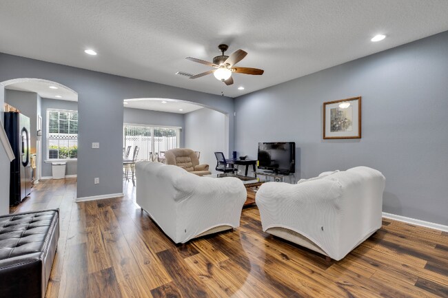 Building Photo - 3690B Creswick Cir