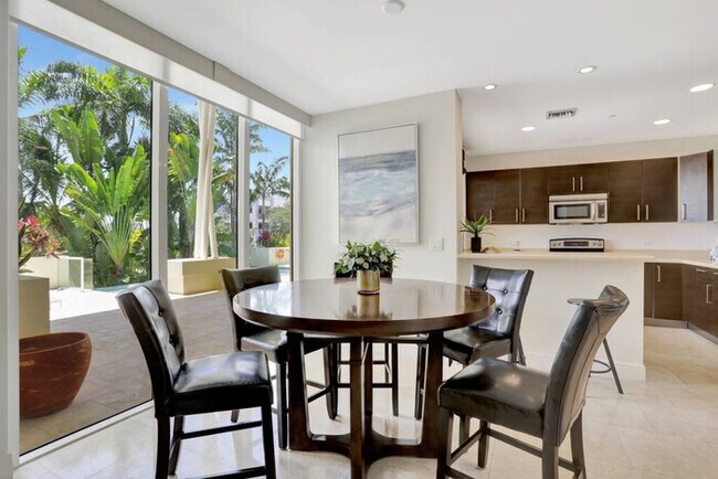 Foto del edificio - Coastal Condo Retreat: 3BR 2.5BA in Deerfield