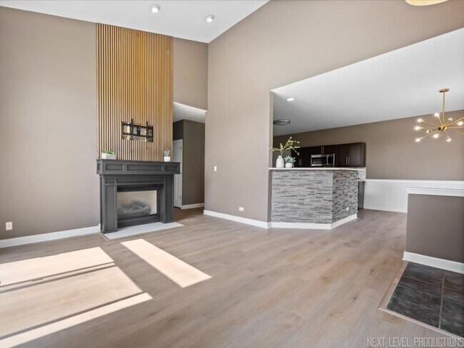 Building Photo - 819 Asbury Dr