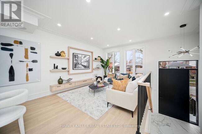 Photo du bâtiment - 67 Lesmount Ave