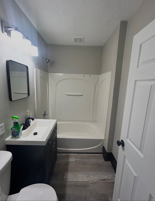 Photo - Gorgeous Updated 3 bedroom house!