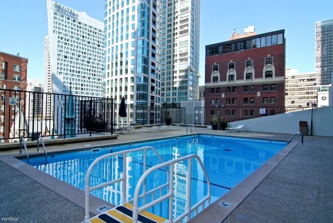 Building Photo - 1 br, 1 bath Condo - 111 E Chestnut St # 15