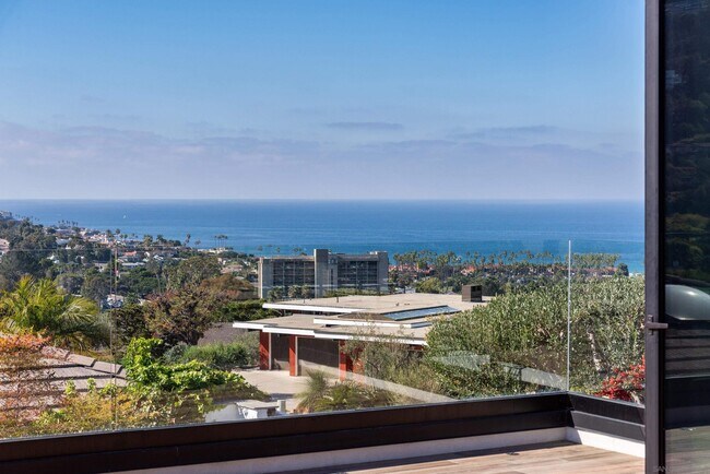 Foto del edificio - 2641 Costebelle Dr