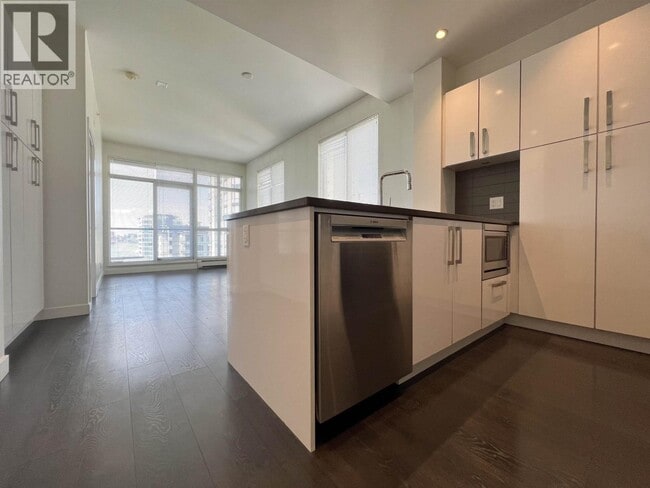 Building Photo - 105 2nd St W