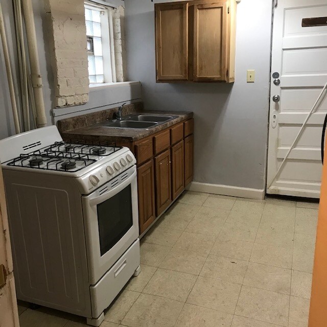 Building Photo - 360 E 70th St