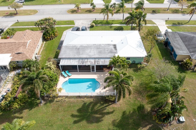 Building Photo - 1514 SE Westmoreland Blvd