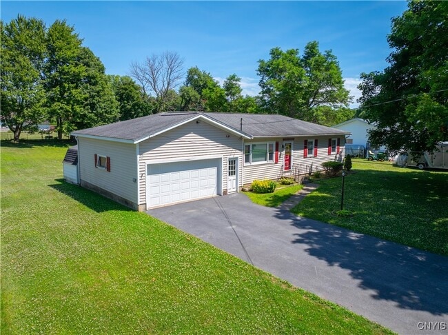 Building Photo - 8686 Maple Ln