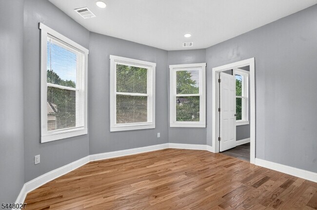 Building Photo - 882 S 14th St