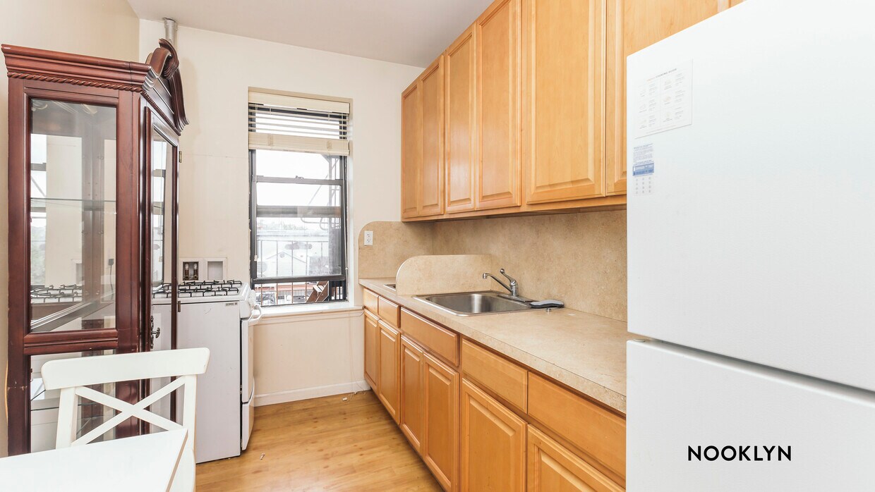 Primary Photo - 248 Hewes St