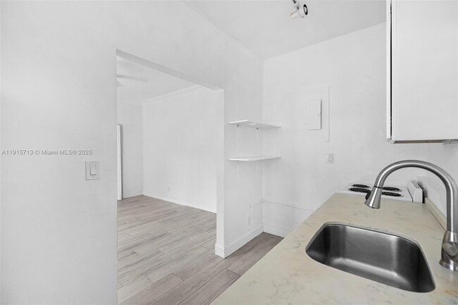 Foto del edificio - 2822 Pine Tree Dr