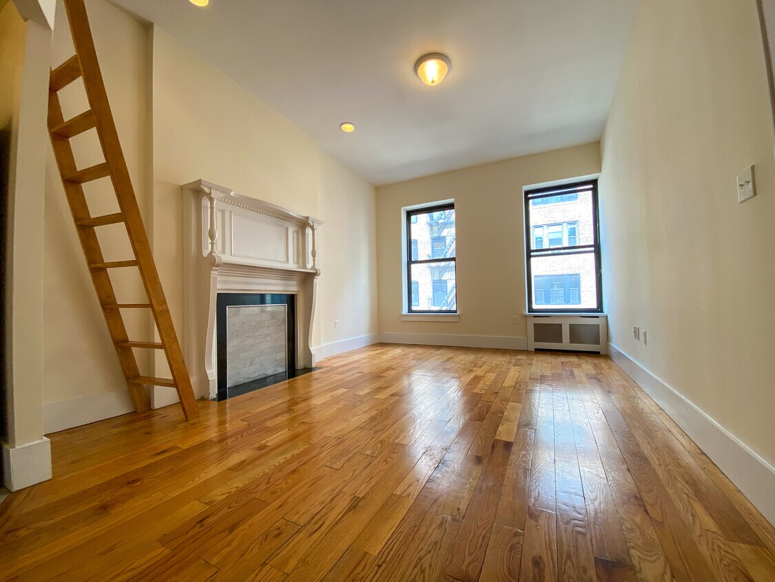 Primary Photo - 121 W 69th St