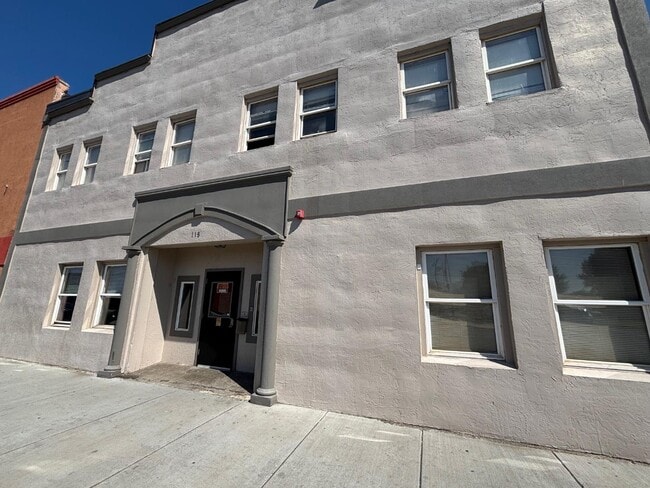Building Photo - 118 E 3rd St