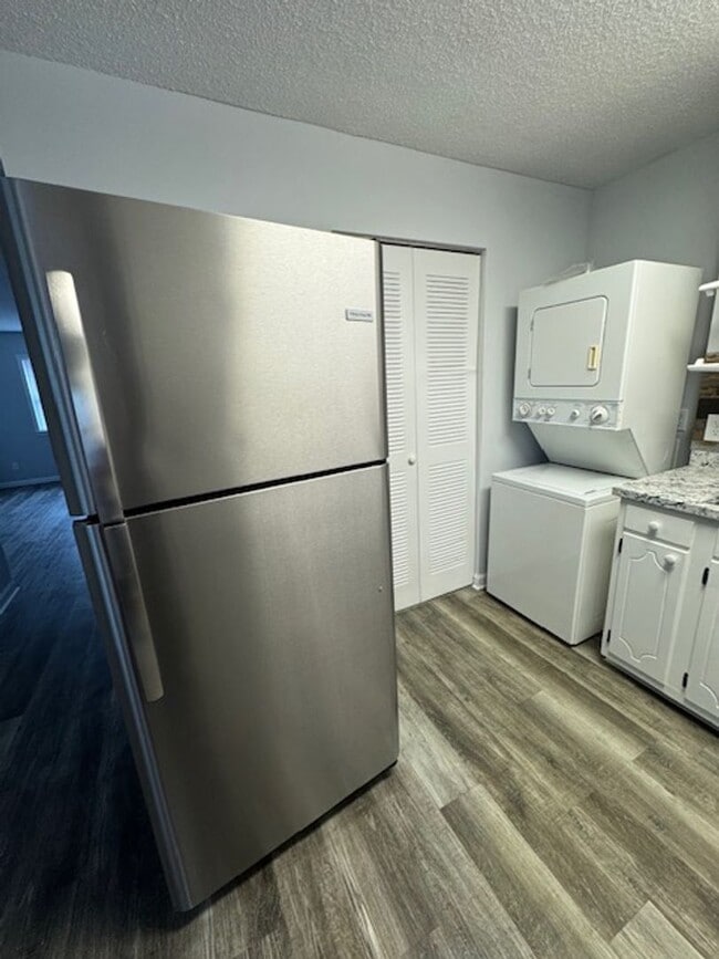 Building Photo - 610 Park Ave