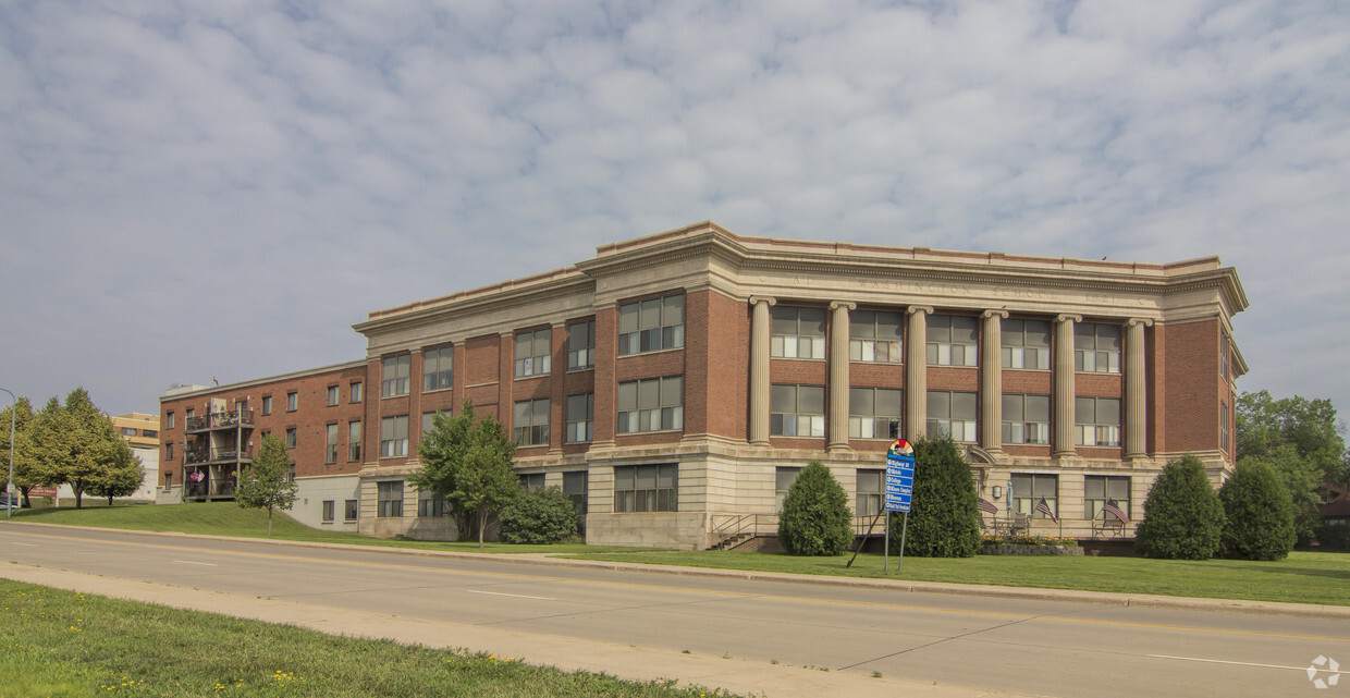 Washington Manor Senior Residences - Apartments in Virginia, MN ...