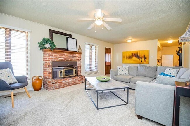 Foto del edificio - 107 NW Winfield Ln