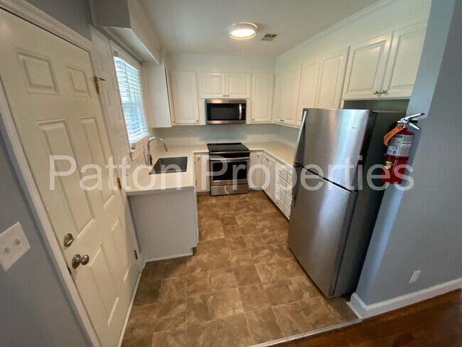 Building Photo - Woodfield Home