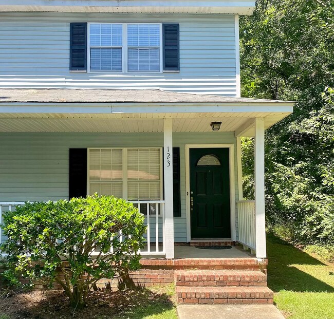 Building Photo - 123 Country Town Dr