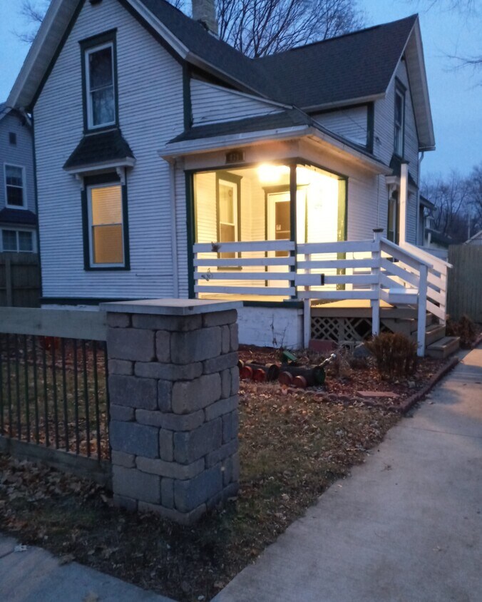 Primary Photo - 839 9th St