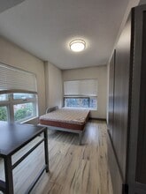 Building Photo - 258A-258A Sunview St