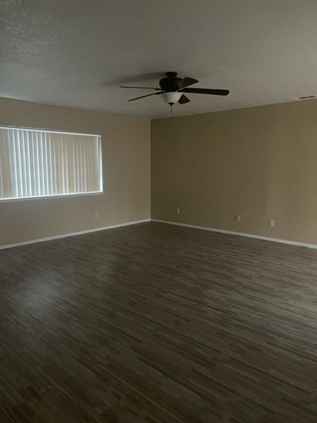 Foto del edificio - Available Now! 1460 Linden Way, Manteca [4...