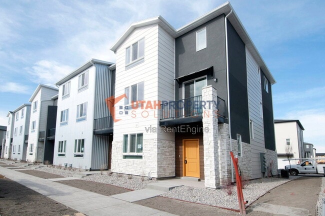 Building Photo - 1029 W 400 S