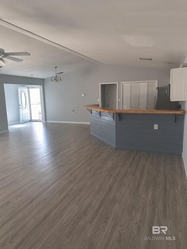 Building Photo - 318 W Fort Morgan Rd