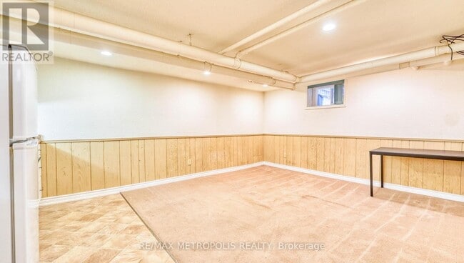 Building Photo - 1110 Simcoe St S