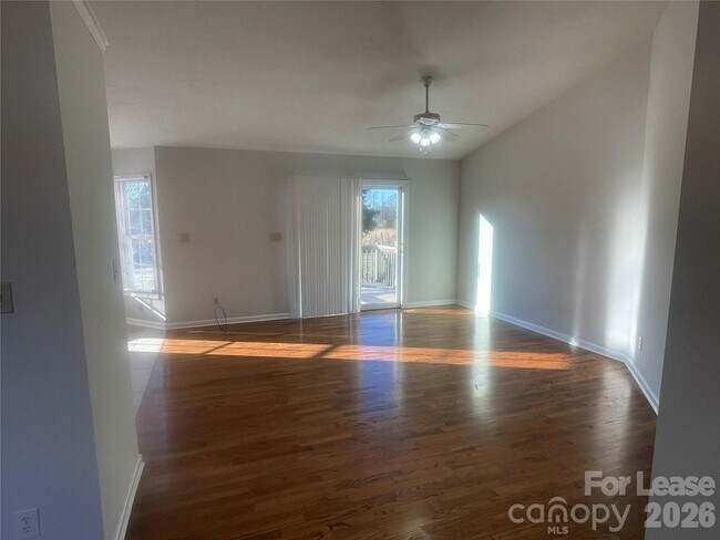 Building Photo - 1444 Farmington Hills Dr
