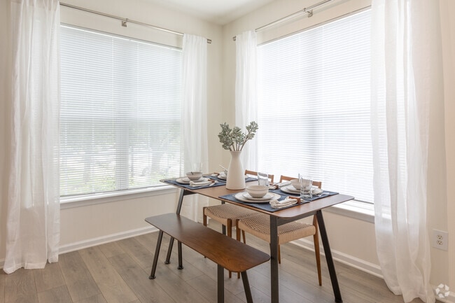 2BR, 2BA - 1,276 SF - TGM Ridge