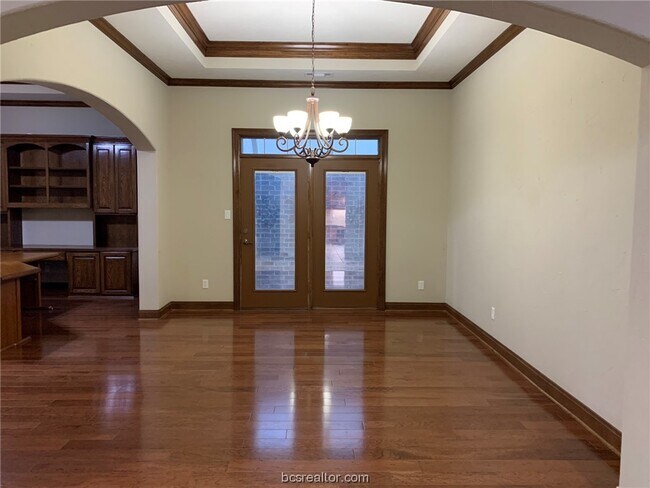 Building Photo - 5001 Fairfield Ct
