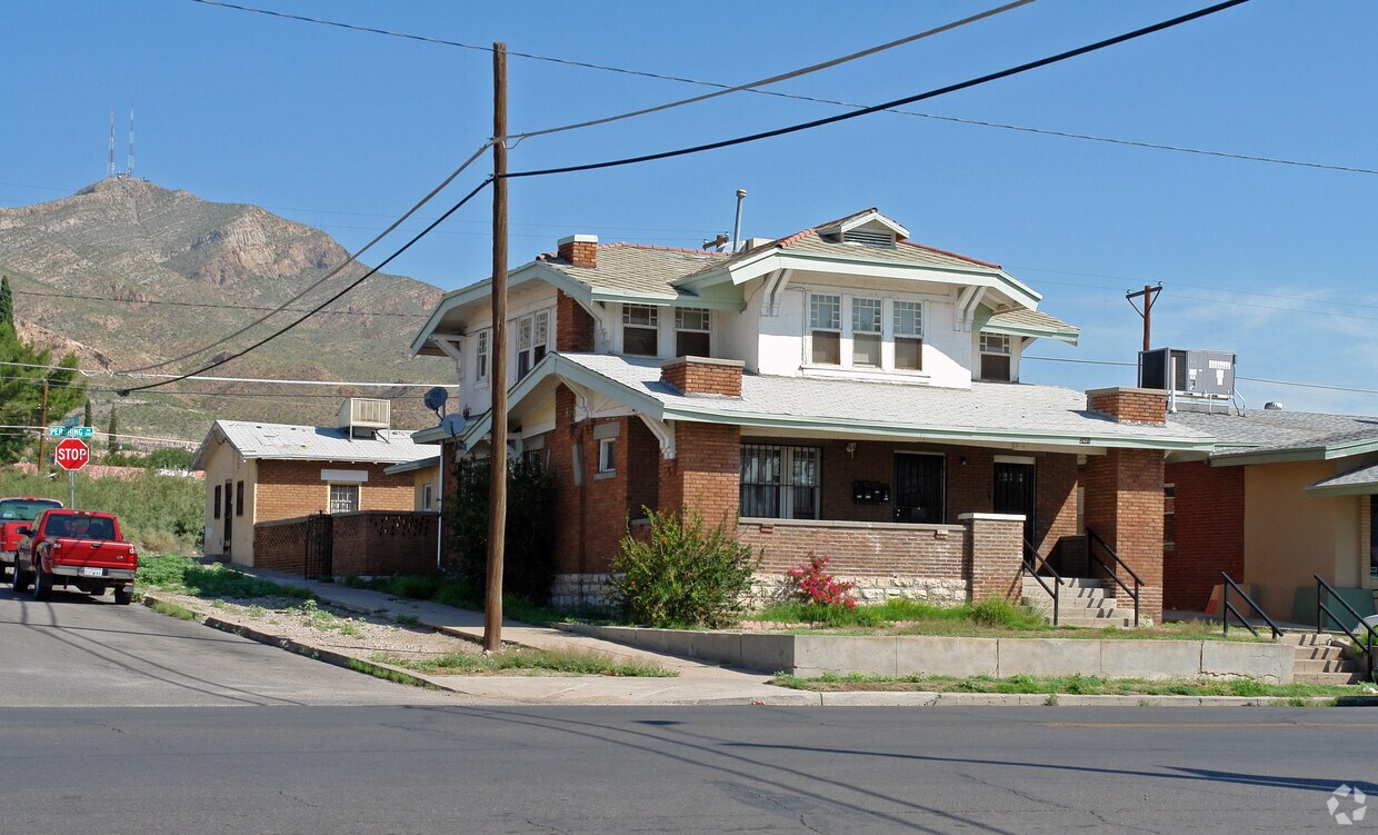 Primary Photo - 2401 Montana Apt #2