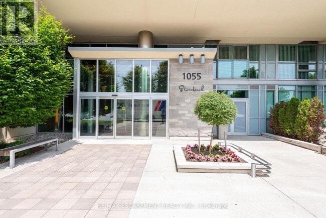 Building Photo - 1055 Southdown Rd