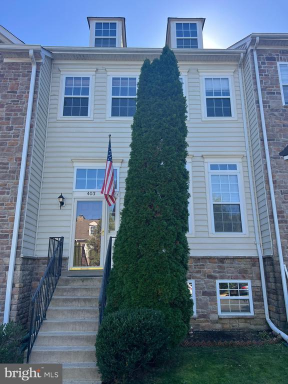 Foto del edificio - 403 Yorkshire Ridge Ct