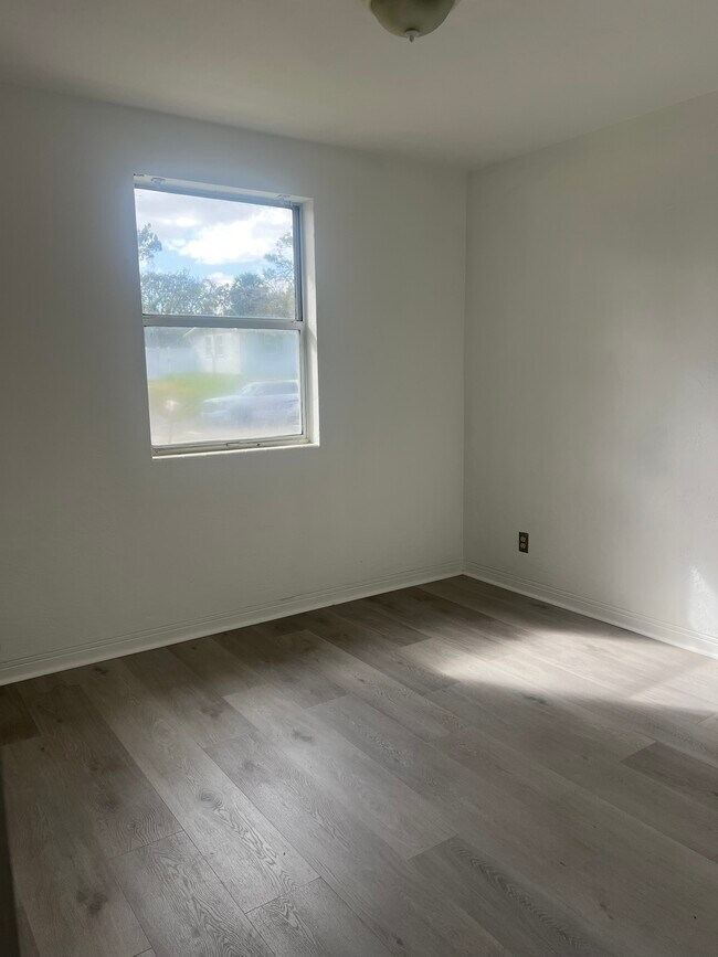 Building Photo - 623 S Lanvale Ave