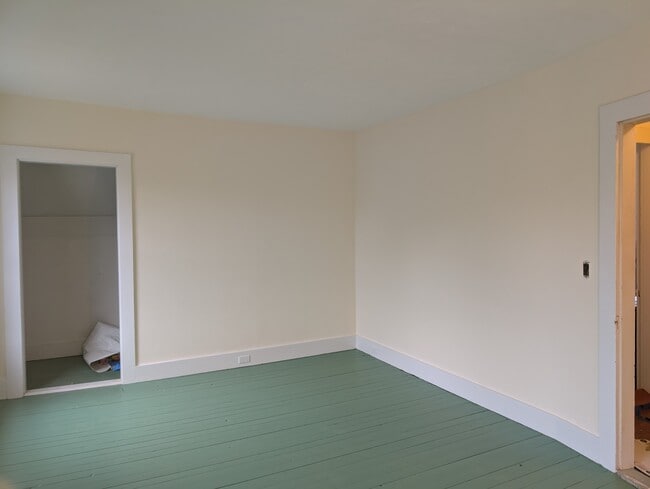 Building Photo - 315 US-5