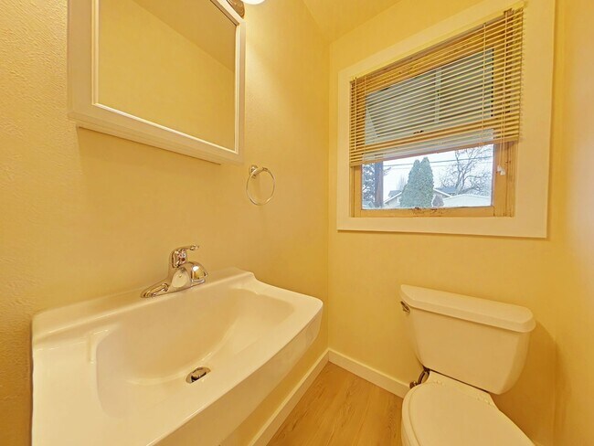 Foto del edificio - 1 Bedroom Triplex ~ Close to Campus ~ Cat ...