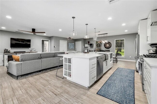 Building Photo - 11620 River Oaks Trail