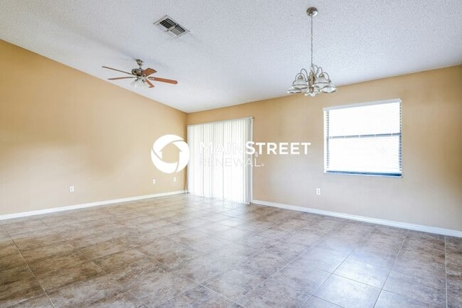 Building Photo - 4 Bedroom Pet-Friendly Home in Spring Hill...