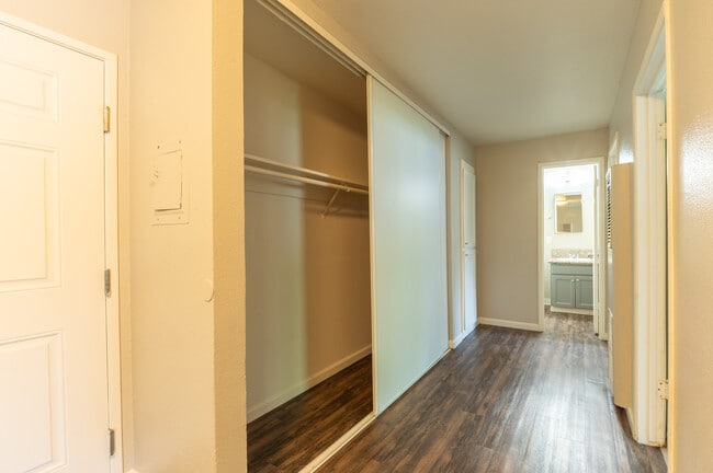 Building Photo - The Ridge at McClellan