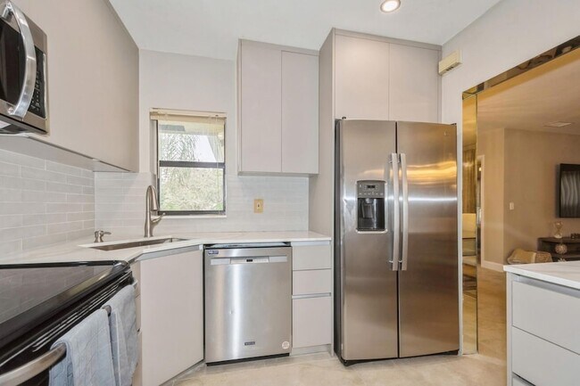 Building Photo - 4485 Carambola Cir S