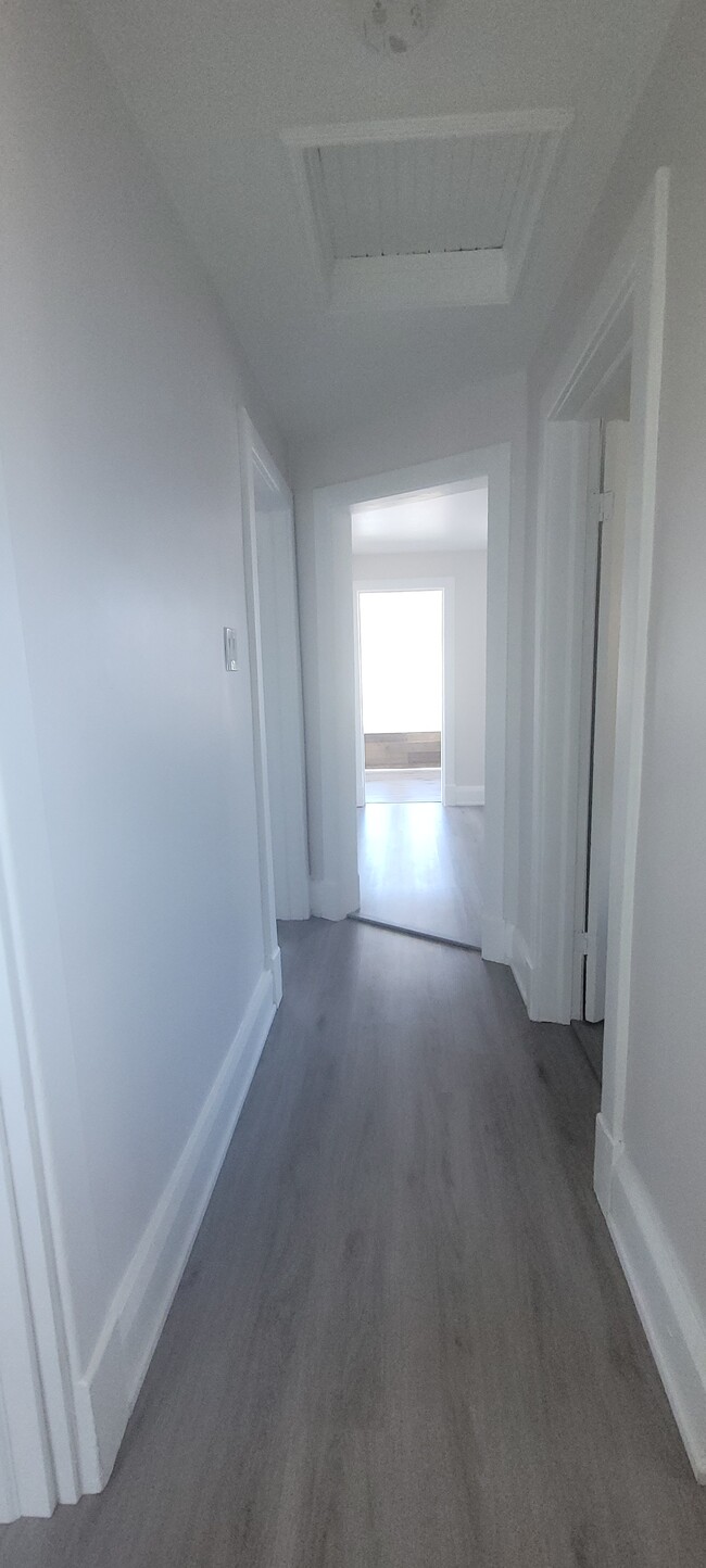 Hallway - 240 Dunlop St W